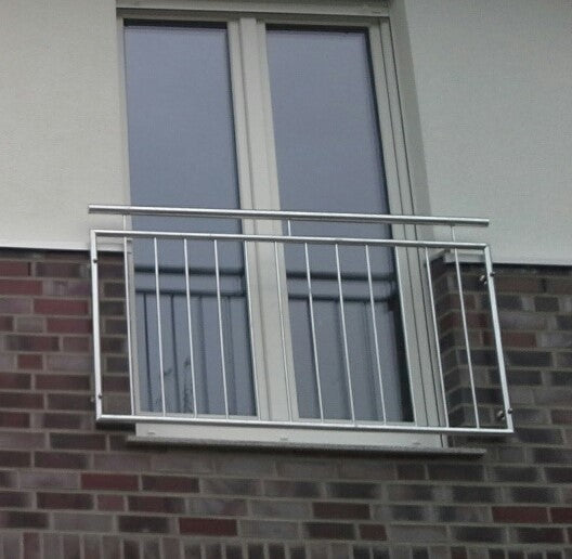 französischer Balkon mit Rohrrahmen aus Edelstahl